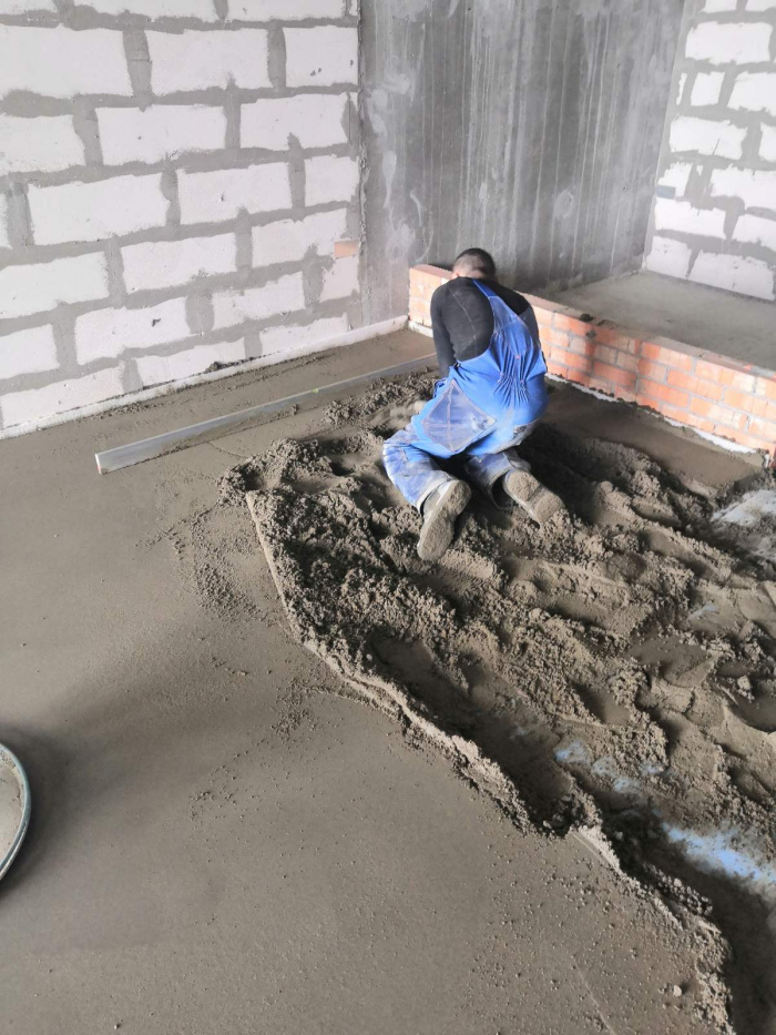 Готовый ровный пол в офисе