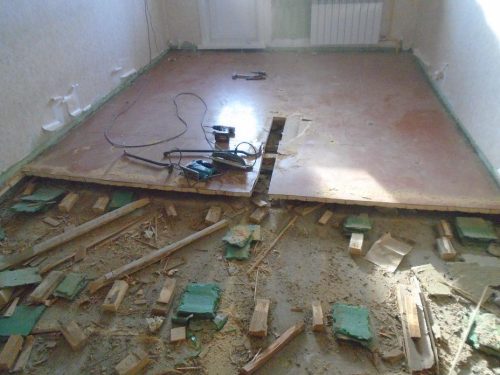 demontazh-derevyannogo-pola